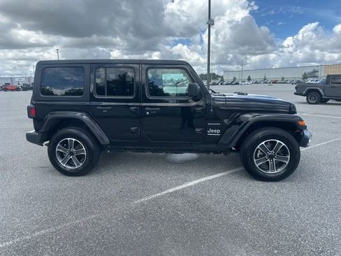 Used 2023 Jeep Wrangler Sahara image 4