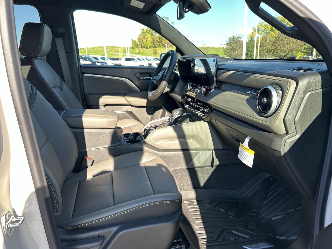 New 2026 Chevrolet Colorado ZR2 w/ Technology Package AWD/4WD image 15