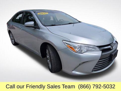 Used 2017 Toyota Camry XLE w/ Convenience Package FWD image 8
