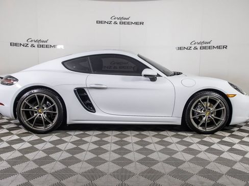 Used 2022 Porsche 718 Cayman RWD image 3