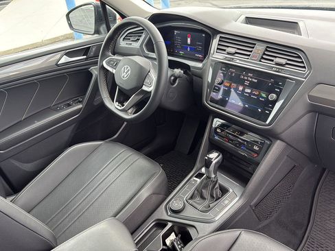Used 2022 Volkswagen Tiguan SE image 36