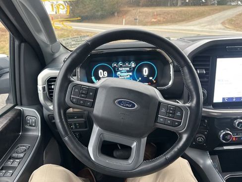 Used 2022 Ford F150 Lariat image 13