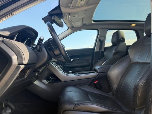 Used 2018 Land Rover Range Rover Evoque SE image 15