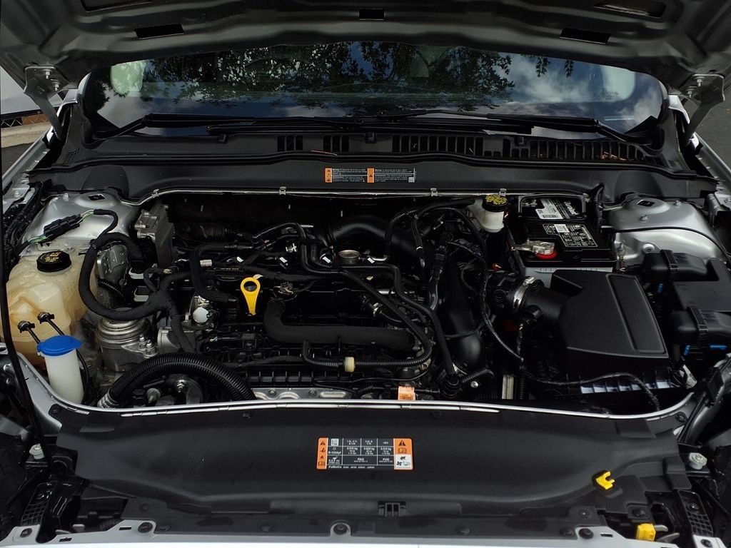 Used 2019 Ford Fusion SE FWD image 3