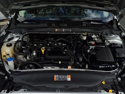 Used 2019 Ford Fusion SE FWD image 3
