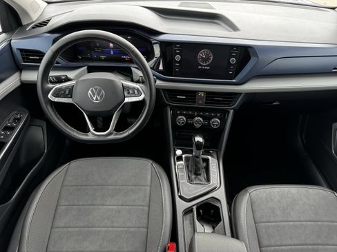 Used 2024 Volkswagen Taos SE image 13