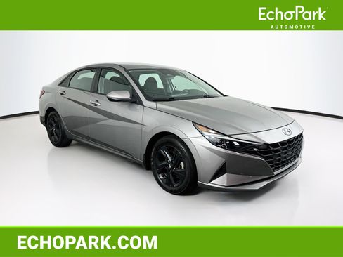 Used 2023 Hyundai Elantra SEL w/ Cargo Package FWD image 1