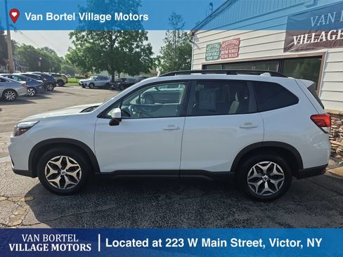 Used 2019 Subaru Forester Premium AWD/4WD image 8