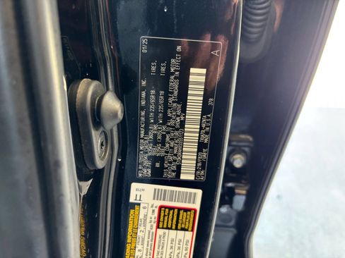Used 2025 Toyota Highlander LE FWD image 31