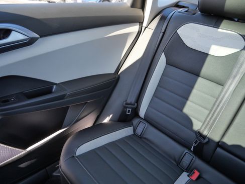 Certified 2025 Volkswagen Taos SEL image 12