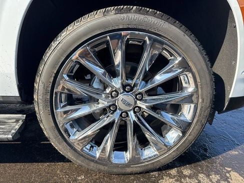 Certified 2026 Cadillac Escalade Luxury w/ LPO, Radiant Package AWD/4WD image 32