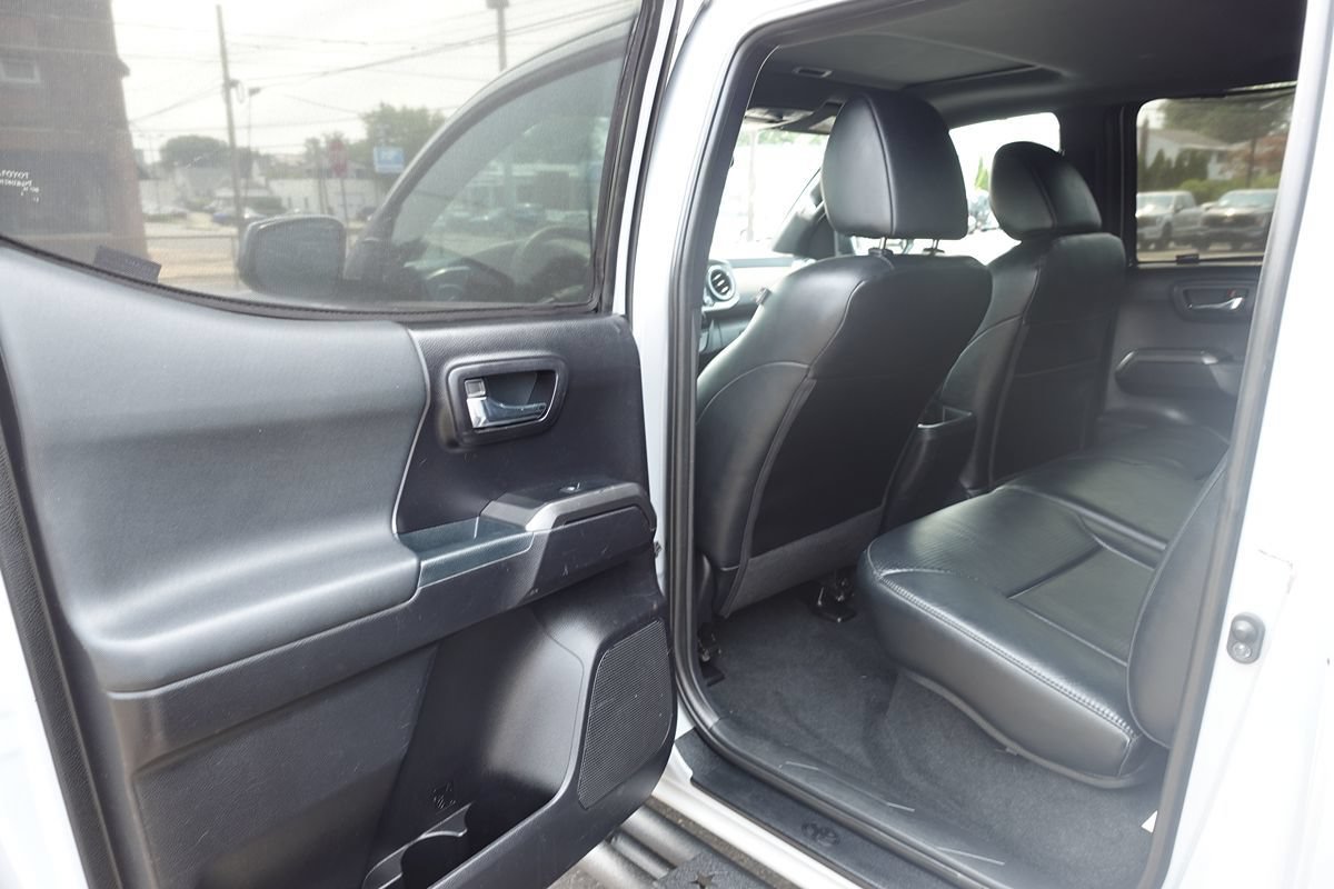 Used 2020 Toyota Tacoma TRD Off-Road AWD/4WD image 22