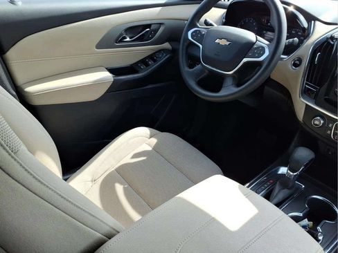 Used 2023 Chevrolet Traverse LS FWD image 9
