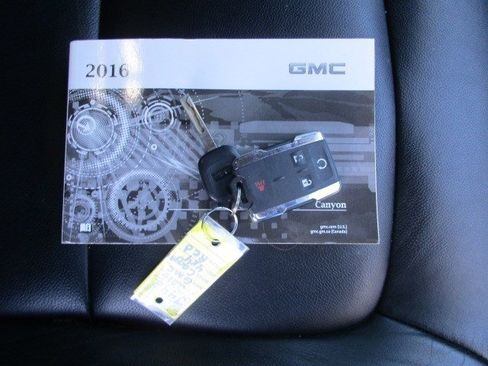 Used 2016 GMC Canyon SLT image 32
