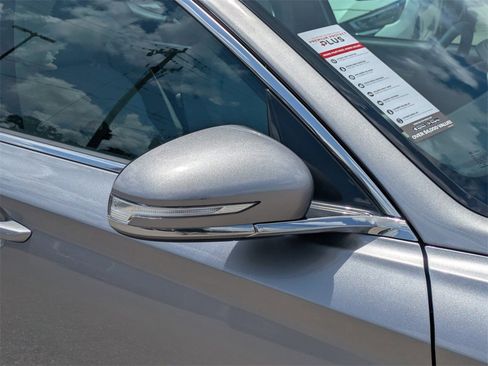 Used 2025 Genesis G70 2.5T image 10