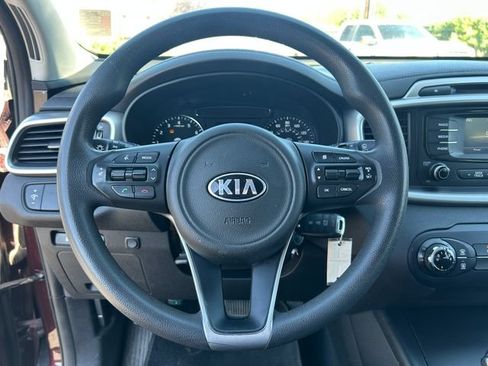 Used 2017 Kia Sorento FWD image 18