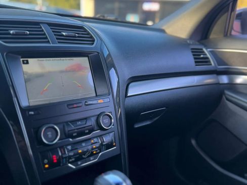 Used 2018 Ford Explorer XLT w/ Equipment Group 202A image 18