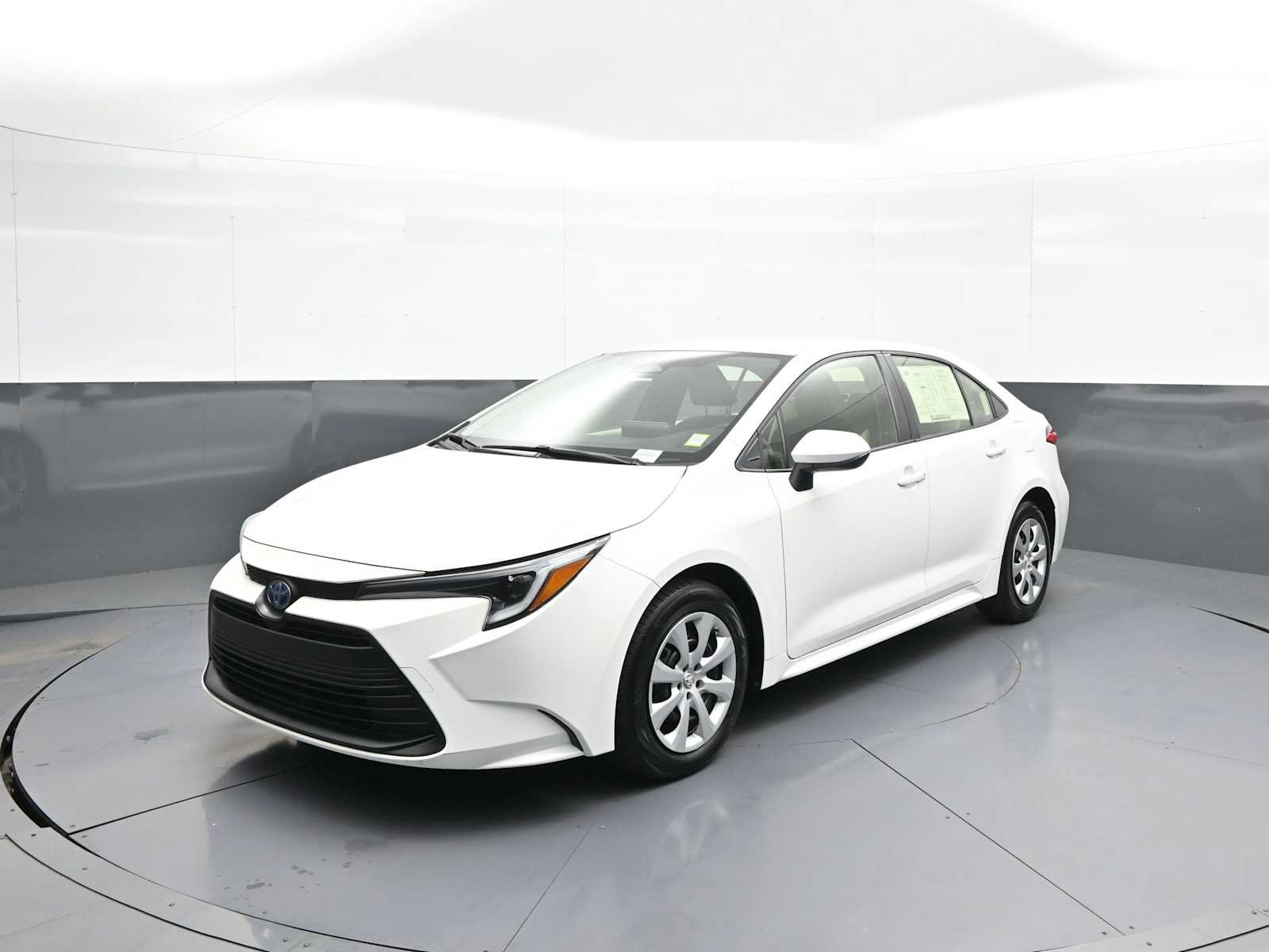Used 2023 Toyota Corolla LE FWD image 1