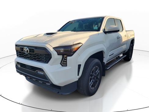 Used 2024 Toyota Tacoma TRD Sport image 3