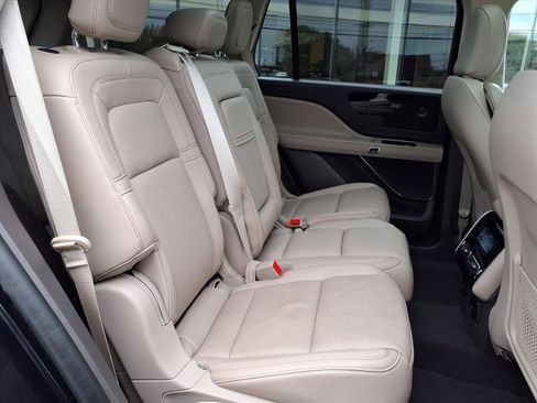 Used 2021 Lincoln Aviator Reserve w/ Equipment Group 201A image 12