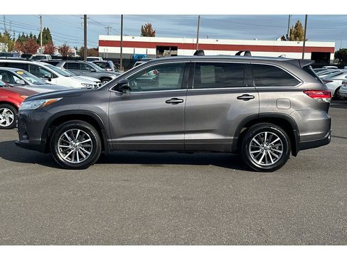 Used 2017 Toyota Highlander XLE image 9