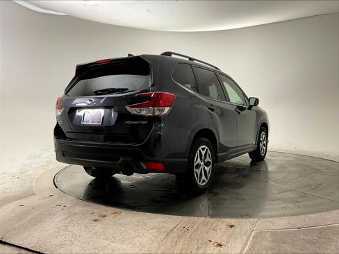 Used 2019 Subaru Forester Premium w/ All-Weather Package AWD/4WD image 4
