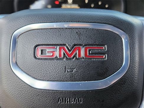 Used 2024 GMC Yukon XL SLT image 28