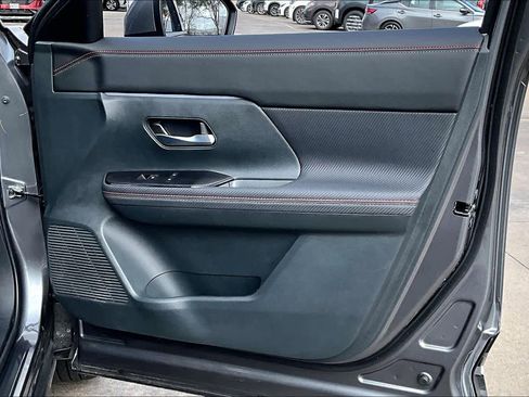 Certified 2025 Nissan Kicks SR image 22