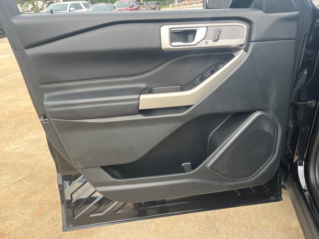Used 2024 Ford Explorer Limited RWD image 12