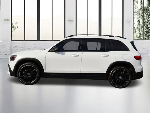 Used 2020 Mercedes-Benz GLB 250 4MATIC w/ AMG Line image 2