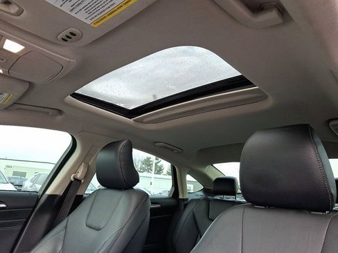 Used 2018 Ford Fusion Titanium image 17