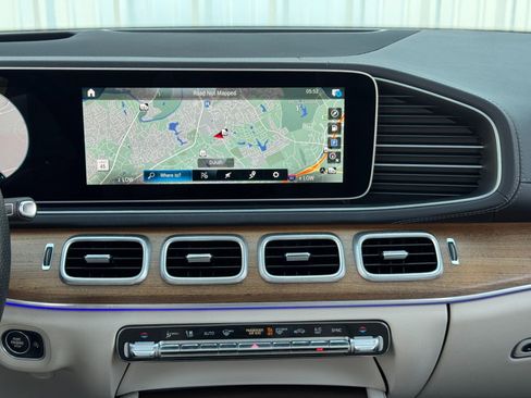 Used 2021 Mercedes-Benz GLS 580 4MATIC image 29