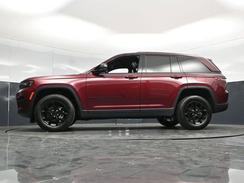 Used 2025 Jeep Grand Cherokee Altitude AWD/4WD image 57