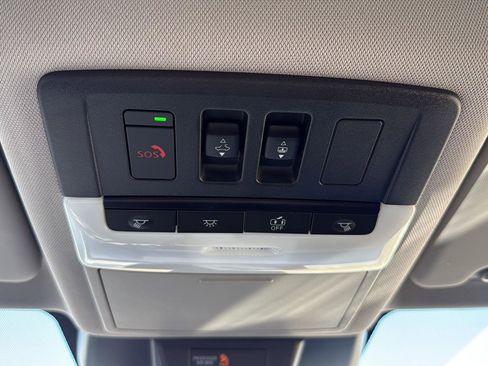 Used 2023 Nissan Rogue SL image 34