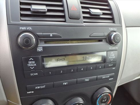 Used 2010 Toyota Corolla LE image 21