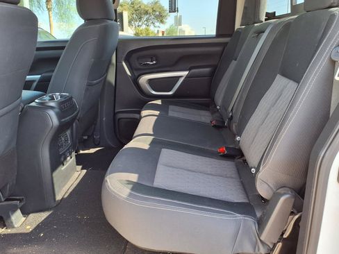 Used 2021 Nissan Titan SV w/ SV Convenience Package RWD image 16
