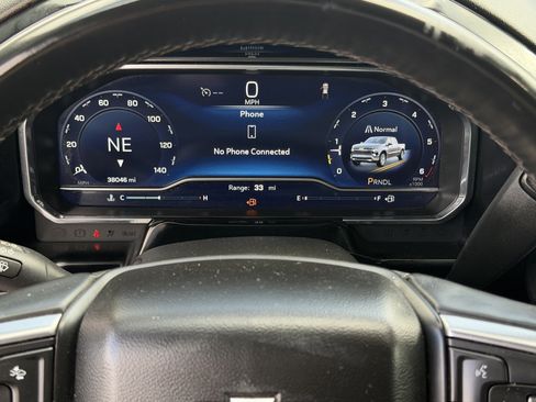 Used 2024 Chevrolet Silverado 1500 LT RWD image 18