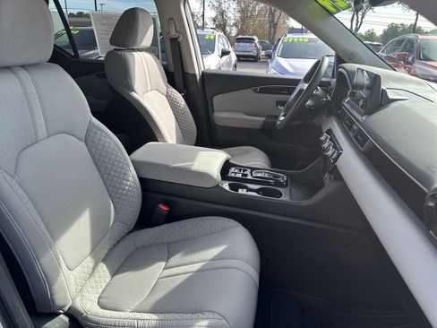 Used 2024 Honda Pilot LX image 12