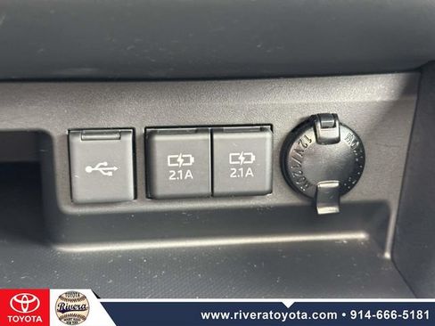 Used 2021 Toyota Highlander XLE AWD/4WD image 32