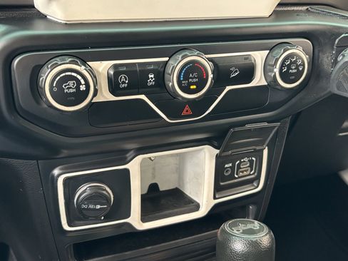 Used 2018 Jeep Wrangler Unlimited Sport image 23