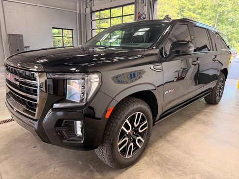 Used 2024 GMC Yukon XL AT4 w/ AT4 Premium Plus Package AWD/4WD image 5