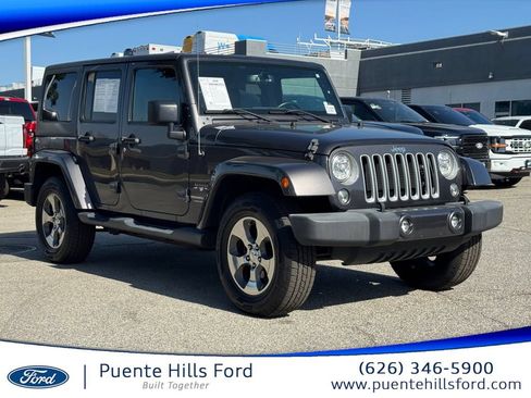Used 2018 Jeep Wrangler Unlimited Sahara w/ Connectivity Group AWD/4WD image 1