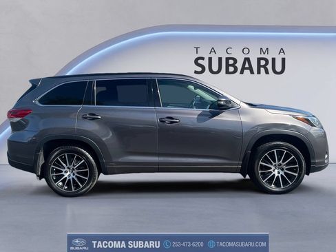 Used 2018 Toyota Highlander SE AWD/4WD image 6