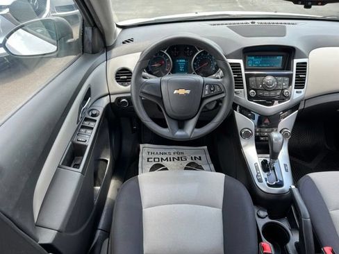 Used 2015 Chevrolet Cruze LS FWD image 28
