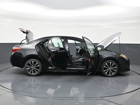 Used 2018 Toyota Corolla LE image 30