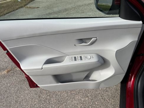 Used 2025 Hyundai Kona SEL image 18