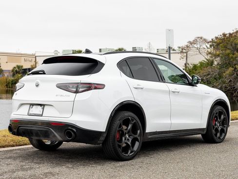 Used 2024 Alfa Romeo Stelvio Veloce image 3
