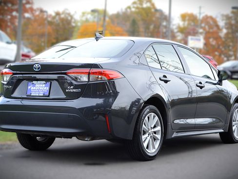 Used 2024 Toyota Corolla LE w/ LE Convenience Package image 5