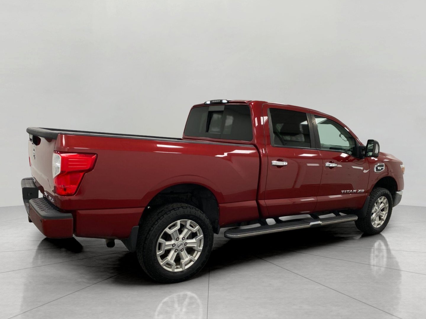 Used 2019 Nissan Titan SV AWD/4WD image 3