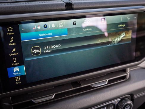 Used 2024 Jeep Wrangler Sahara image 20